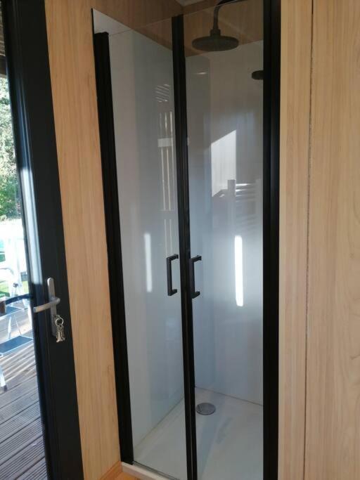 Joli Studio Indépendant En Bois Avec Jacuzzi Prive Fréjus Extérieur photo